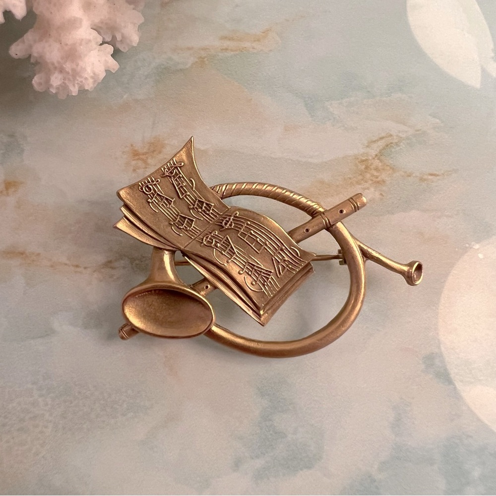 OLD SALEM Vintage French Horn Brooch
